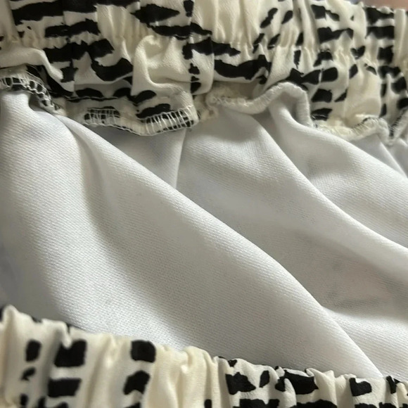 Francesca's Large women’s black and white mini lined casual skirt with pockets - Picture 9 of 9